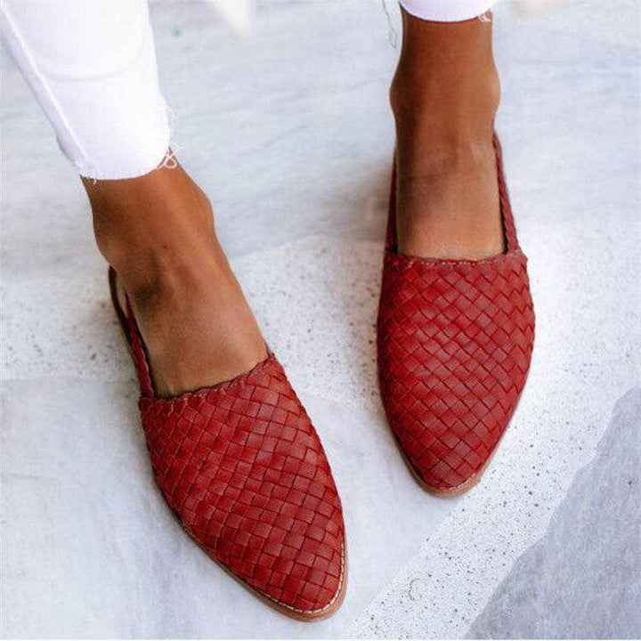 Stylish women's woven slingback flats for spring & summer, offering casual comfort and a chic look.