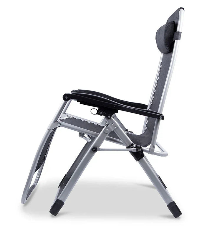Folding zero gravity chair with an adjustable headrest, ideal for sunbathing or garden.